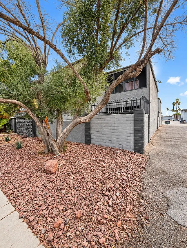 2 bed, 945 sqft, $1,300 — Photo 3