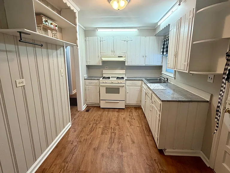 1301 Smoak Ave — Photo 12