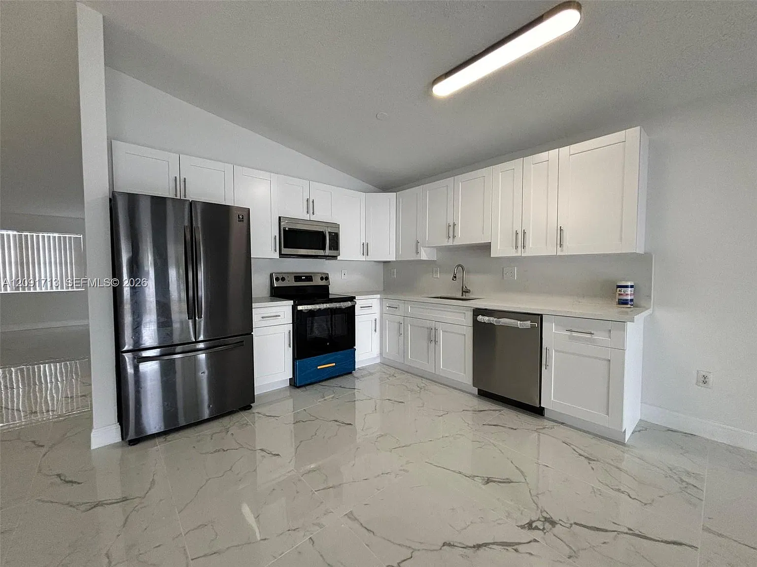 4 bed, 1909 sqft, $3,750 — Photo 2