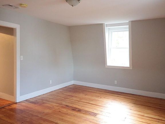 4th image of 83 Laurel Ave #2
