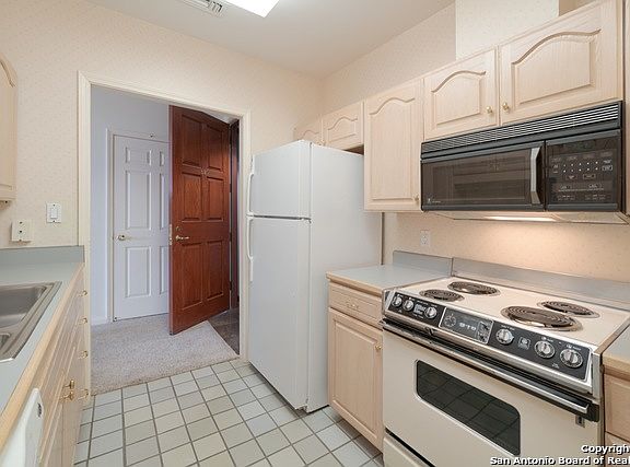 4th image of 1 Towers Park Ln APT 517