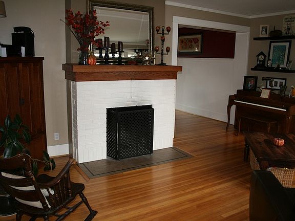 2nd image of 1617 Division Ave APT 10