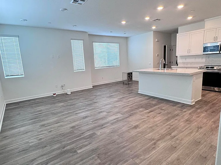 784 Mateo St #1 — Photo 5