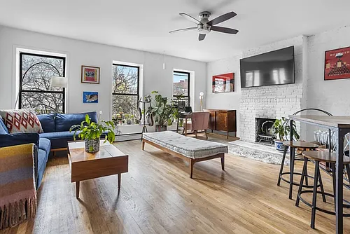 586 Pacific St #2A Photo 1