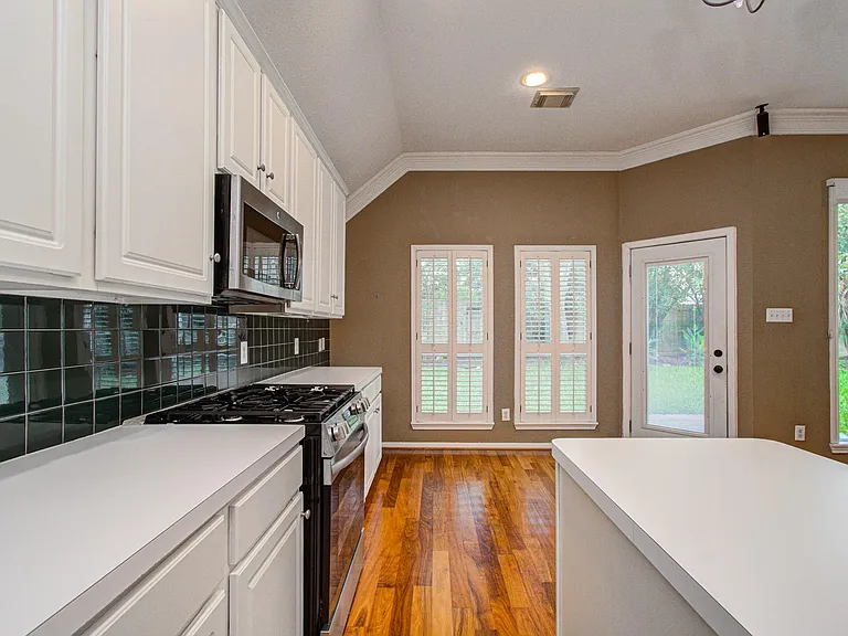 22539 Bristolwood Ct — Photo 36