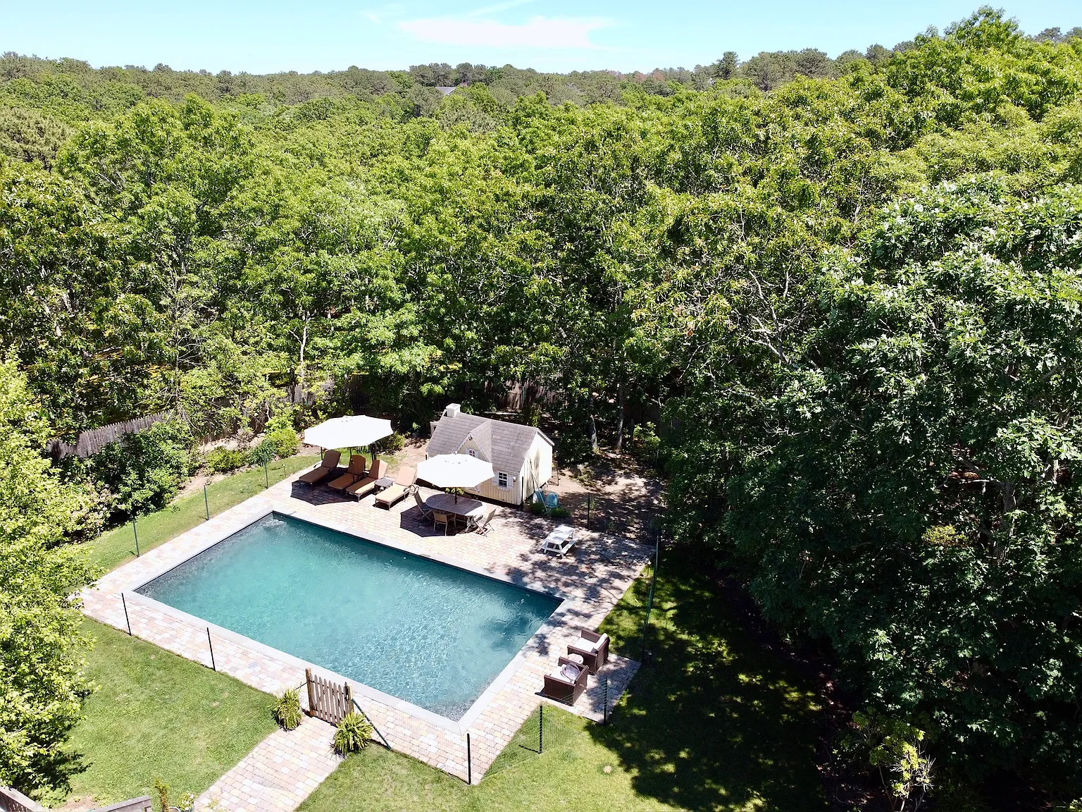 Water Mill 4 bed 2.5 bath Gunite Pool Aug 35K — Photo 2