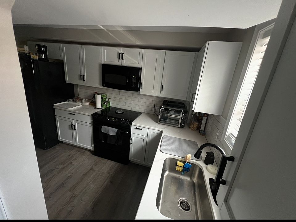 1st image of 19 S Pennewell Dr