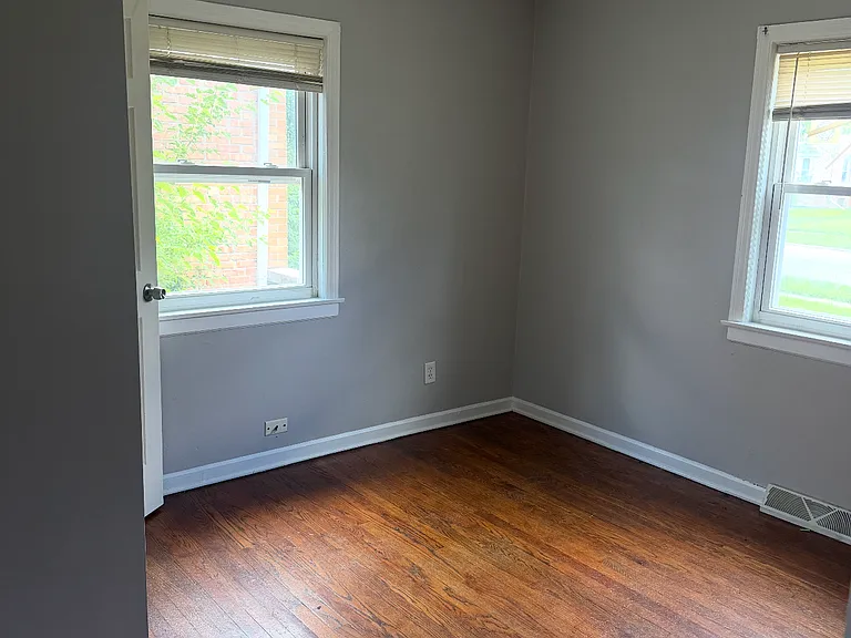 1570 Kenilworth Ave — Photo 14