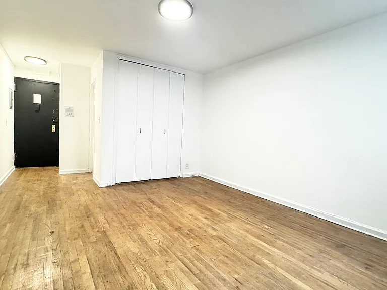 205 2nd Ave #2D — Photo 5