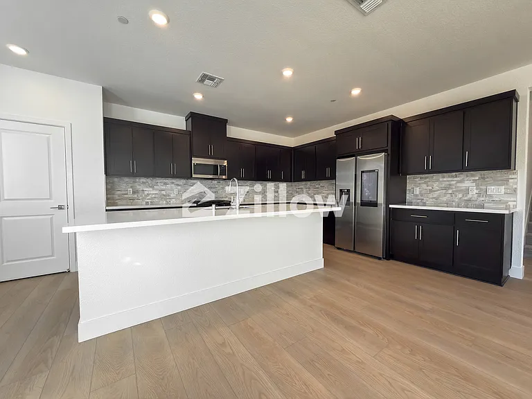 2848 Dapper St — Photo 7