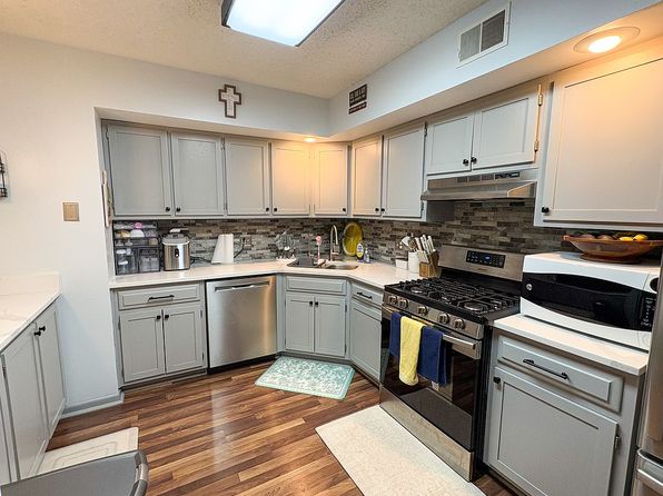 935 E Division St APT 2D