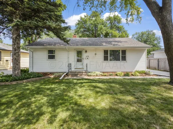 1436 11th St S, Fargo, ND 58103