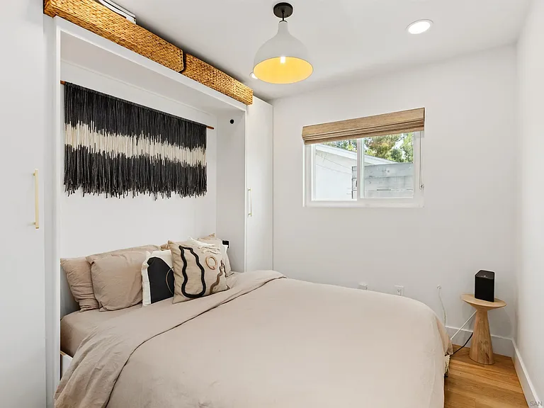 2068 Montclair St — Photo 23