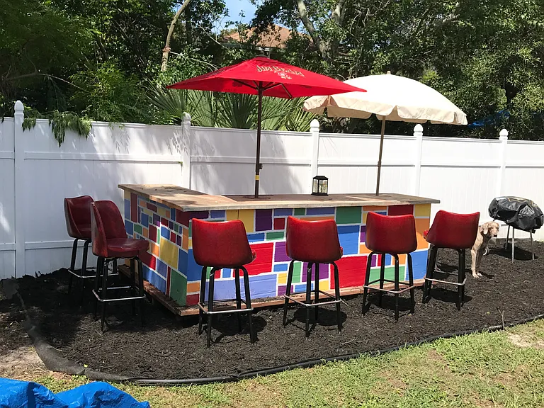 Fenced Backyard - Outdoor Bar - With Tenants' Design