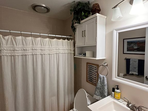 5th image of 472 E 3rd St #1