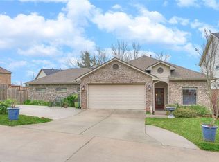 135 Harbour Town Dr, Montgomery, TX 77356