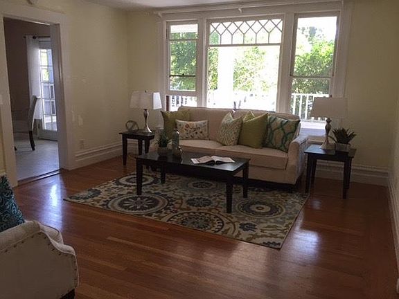 2nd image of 811 Cowper St