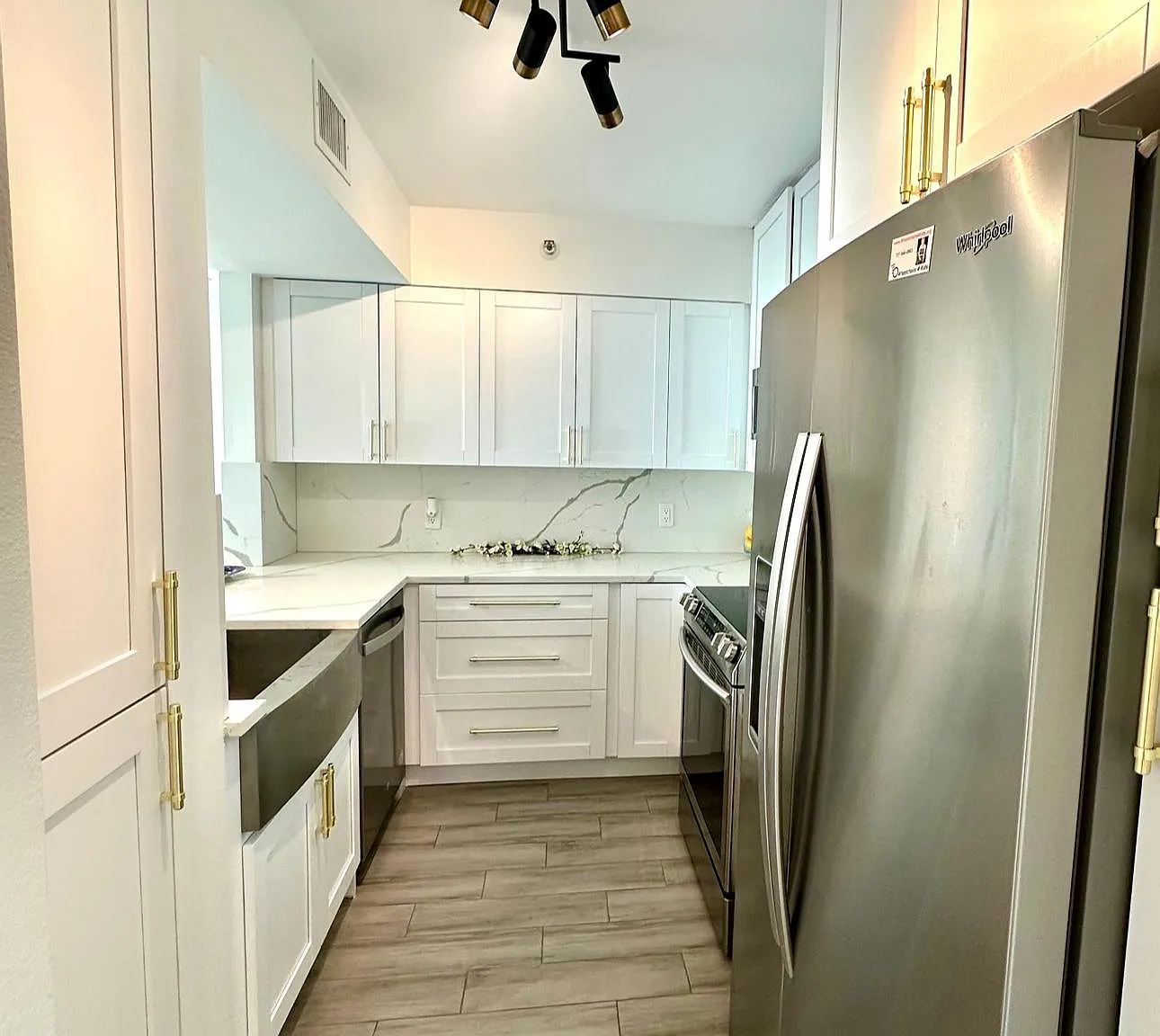 2 bed, 1085 sqft, $2,395 — Photo 2