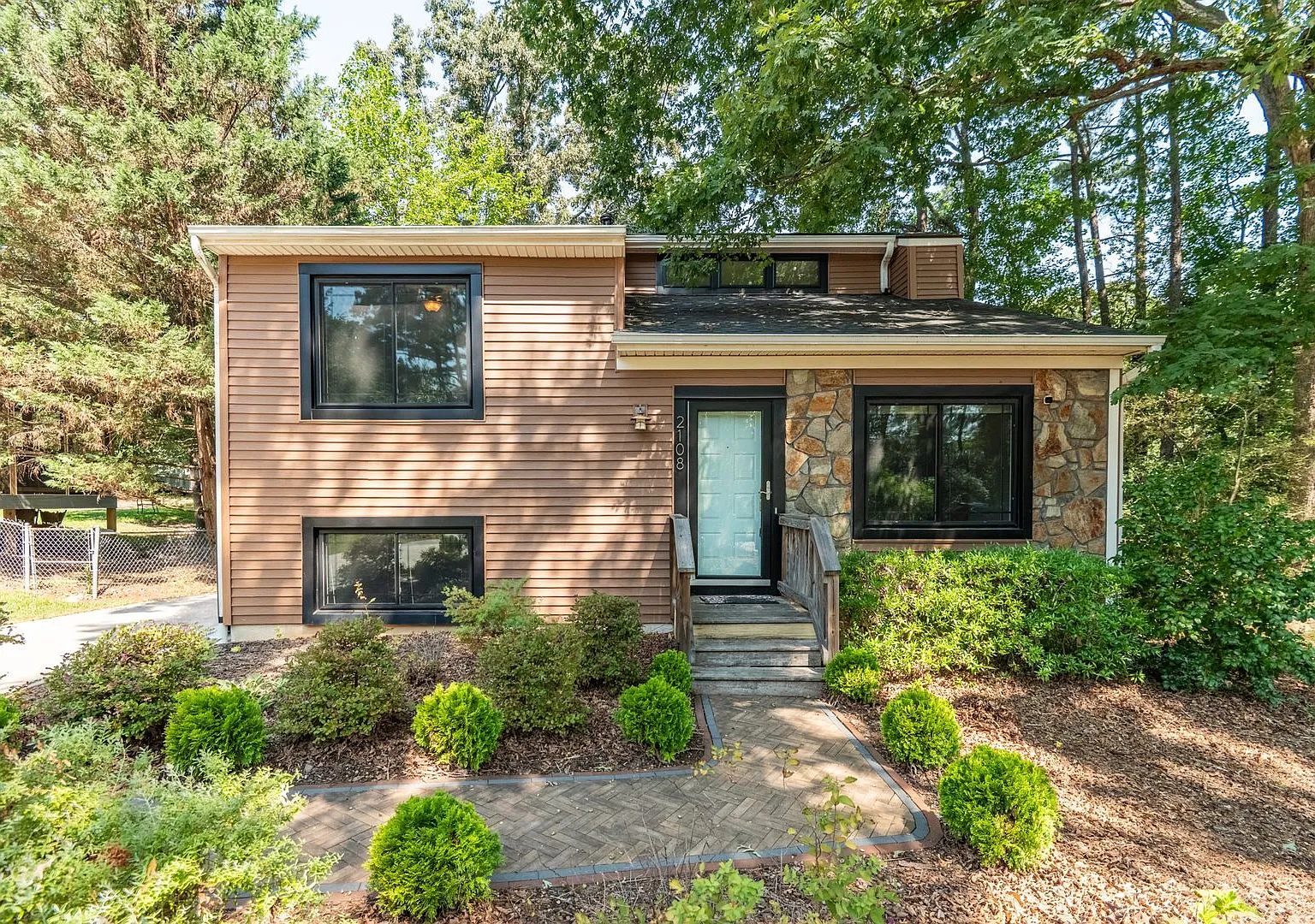 3-Bedroom with Expansive Yard in Raleigh, NC — Photo 2