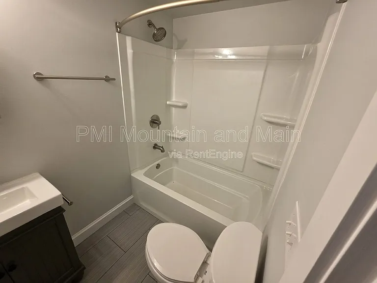 617 Brookshire St #B — Photo 15