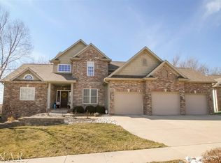 2207 Ridge Creek Dr, Bloomington, IL 61705