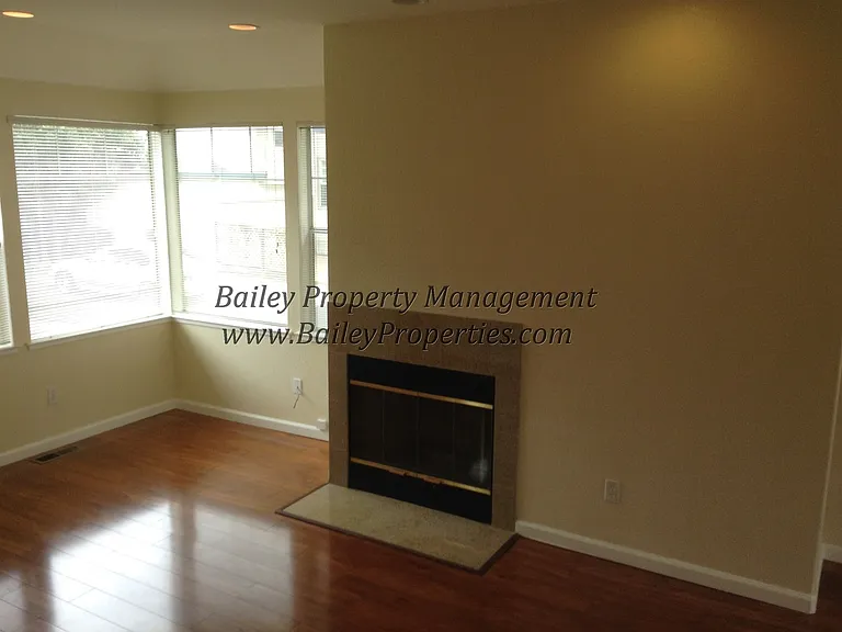 19 Mary Case Ln — Photo 2