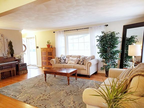 5th image of 206 Westwood Pl
