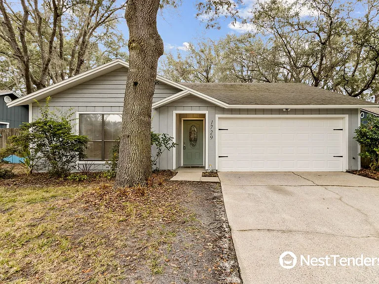 1729 Crescent Rd — Photo 1