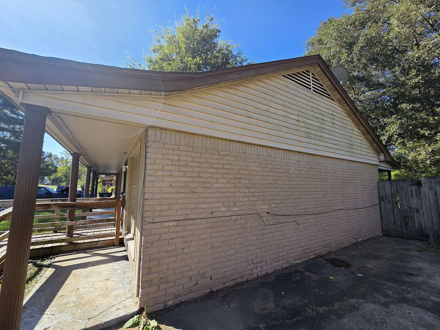 3 bed, 1.0 bath, 960 sqft, $1,025 — Photo 4