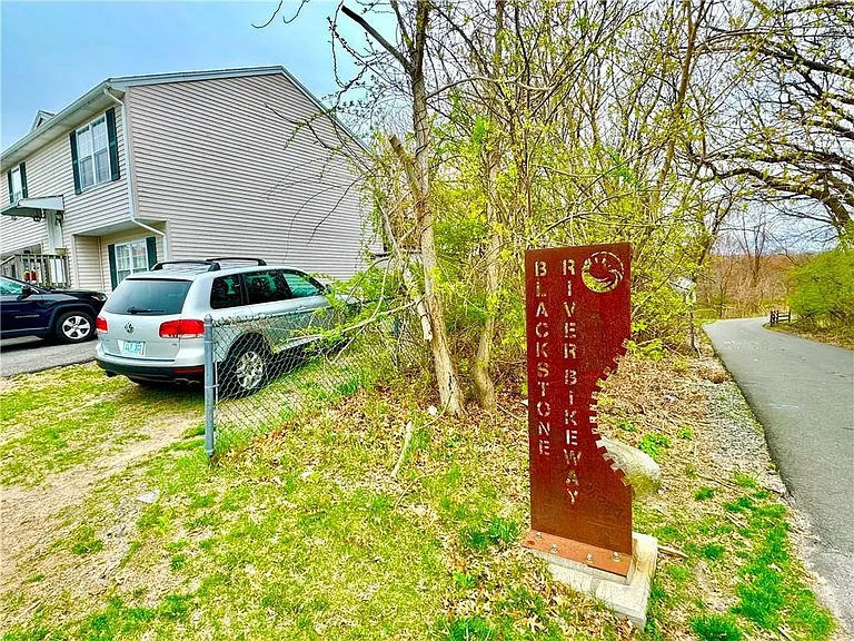 32 Silva St — Photo 7
