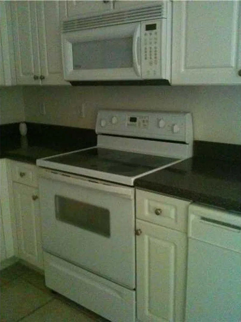 Palm Estates — Photo 3