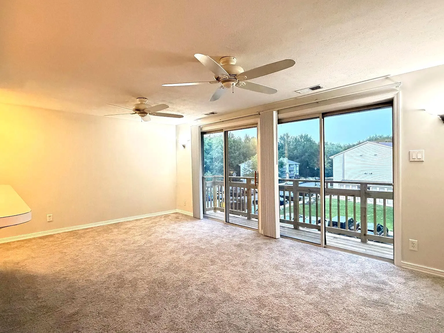 2 bed, 1.0 bath, 911 sqft, $2,000 — Photo 3