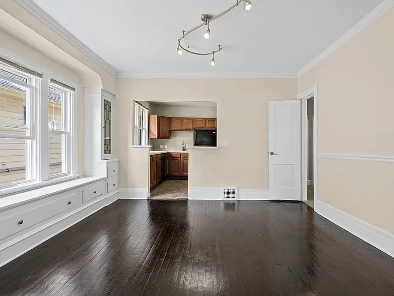 1600 Victoria Ave #UP — Photo 9