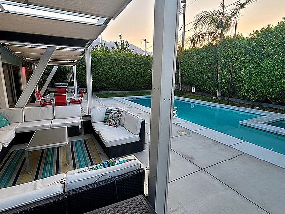 Outdoor Lounge