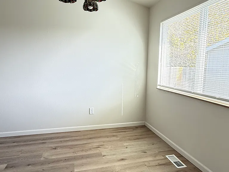 432 Alexander St NE — Photo 4