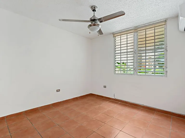 30 Avenida Juan Carlos De Borbon — Photo 14