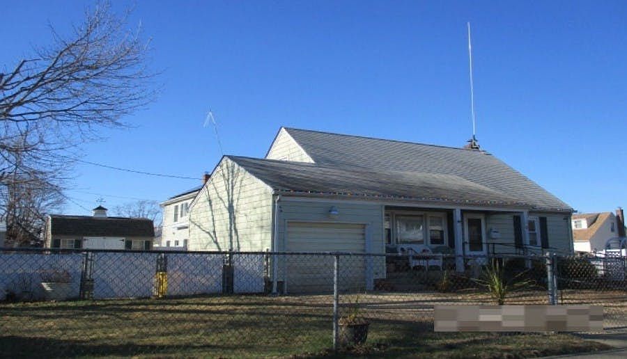 8 Lois Ln, Farmingdale, NY 11735 Zillow