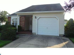 27 White Stone Ct, Mount Laurel, NJ 08054