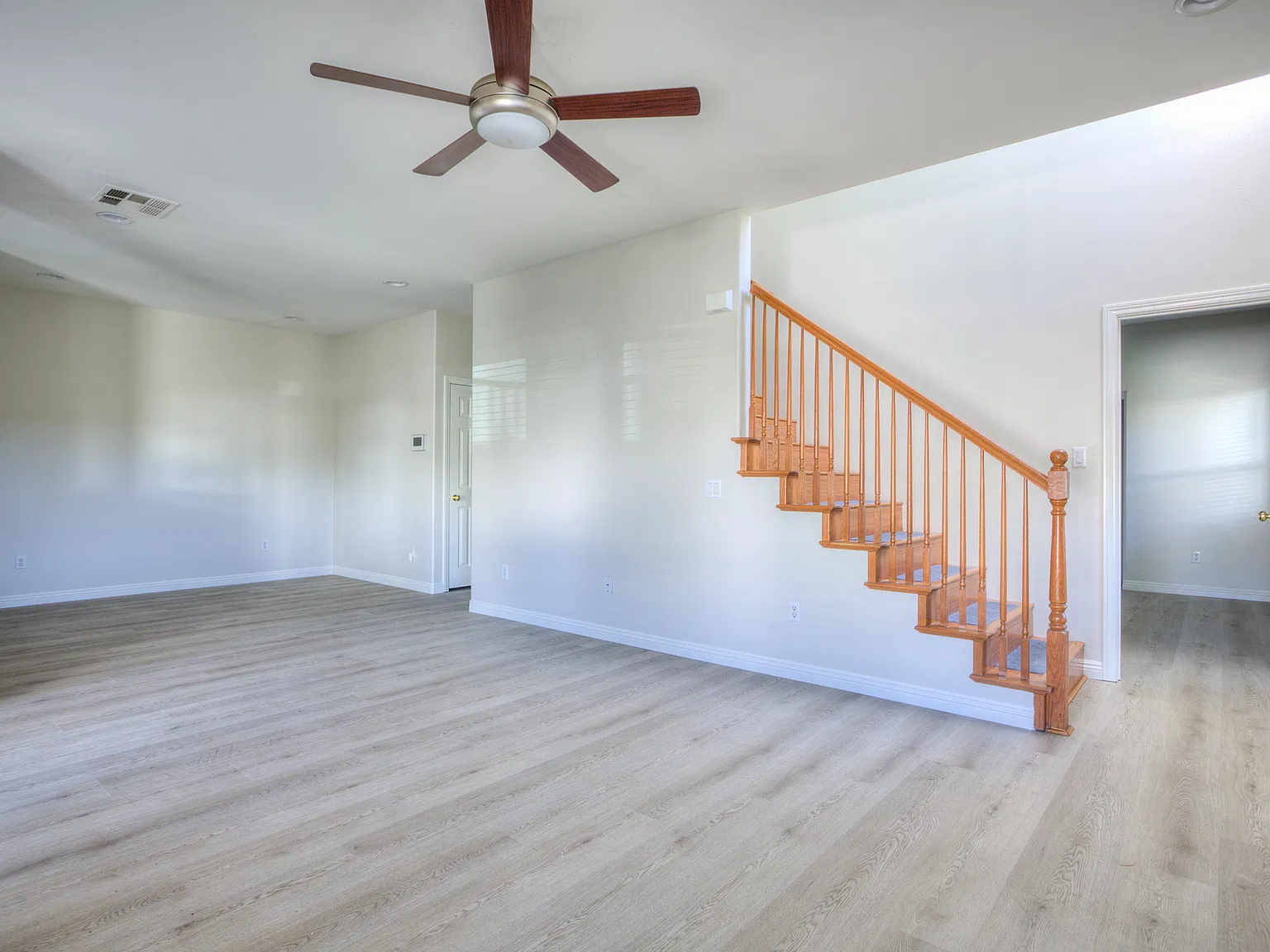 4 bed, 2001 sqft, $3,500 — Photo 4