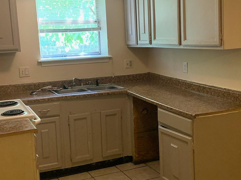 1st image of 1888 Dalton Ct APT 3