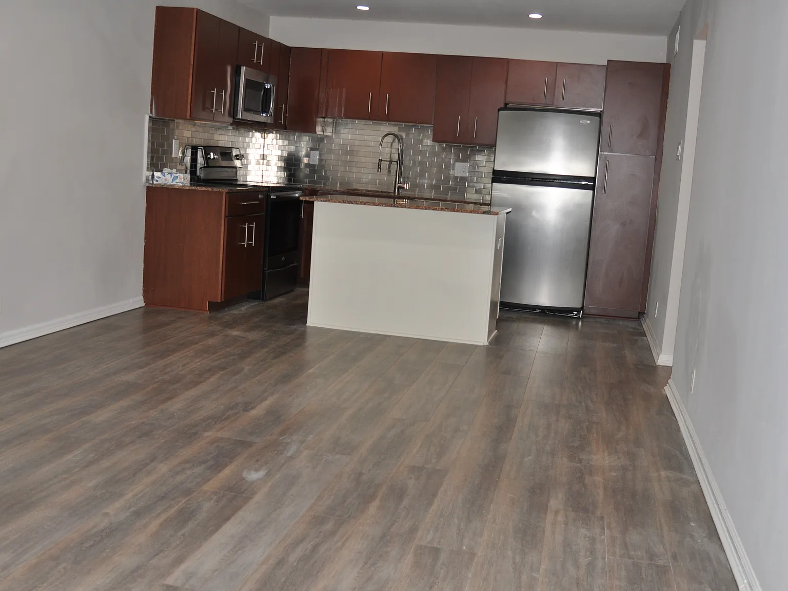 1 bed, 719 sqft, $1,000 — Photo 4
