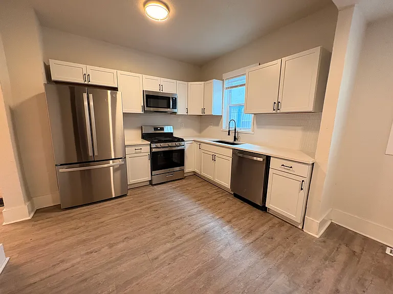 3011 Holmes St — Photo 8