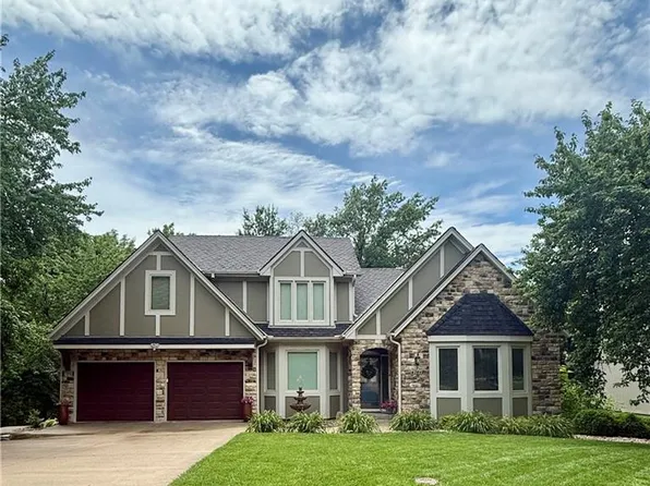 4208 NE Courtney Dr, Lees Summit, MO 64064