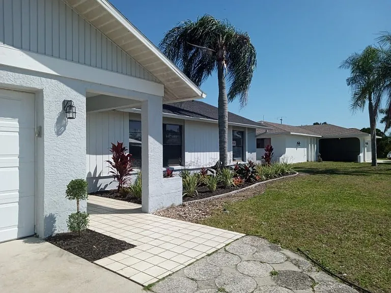 159 SE Santa Barbara Pl — Photo 11