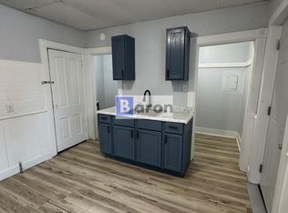 160 N 6th St APT B, Elkhart, IN 46516