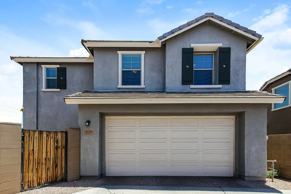 3 bed, 2.5 bath, 1554 sqft, $2,035 — Photo 1