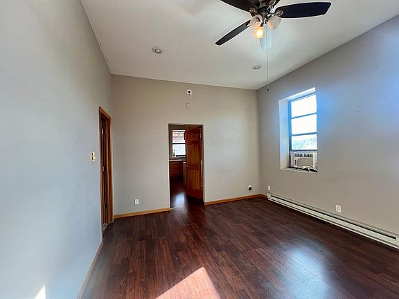 4th image of 611 N Riverfront Dr
