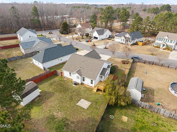 3rd image of 44 Glen Meadow Dr