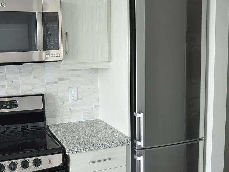68 Canterbury Pl #1707 — Photo 31
