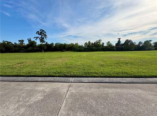 8 Island Club Ct, New Orleans, LA 70131